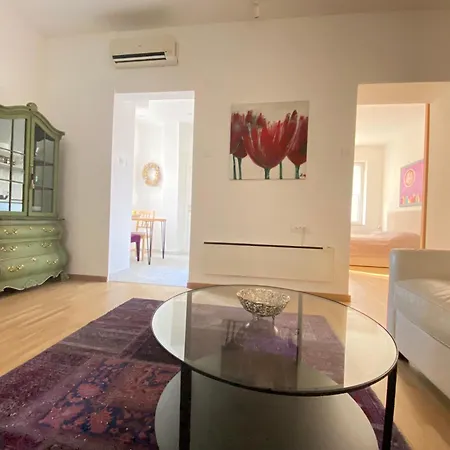 Apartment Center Salon-style Free Parking Belgrade