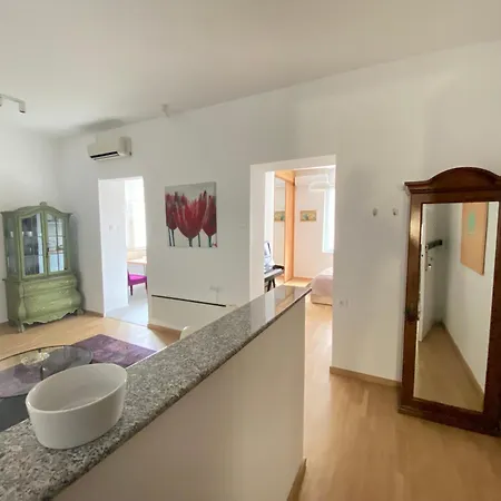 Apartment Center Salon-style Free Parking Belgrade