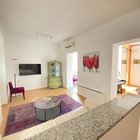 Apartment Center Salon-style Free Parking Belgrade